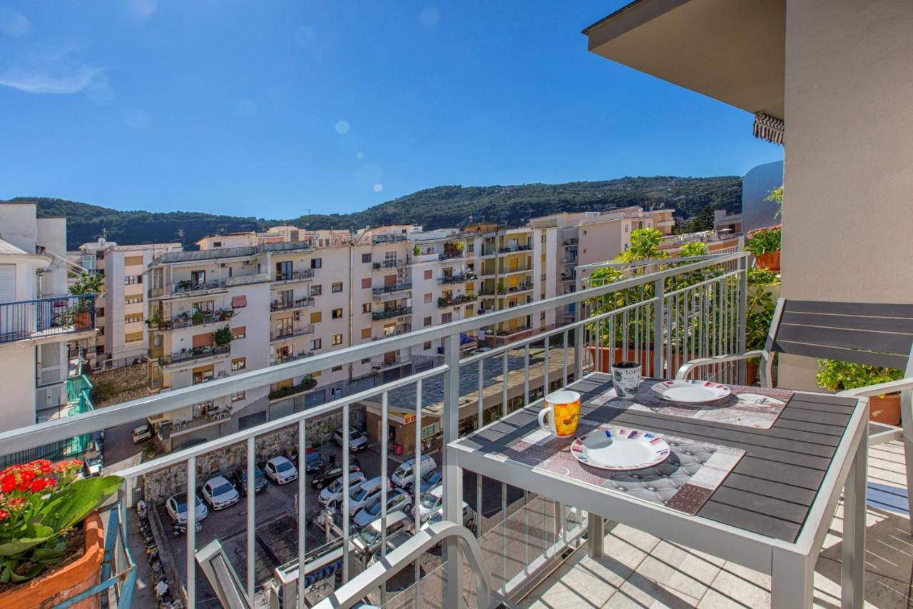Clio Sorrento Apartment Bagian luar foto